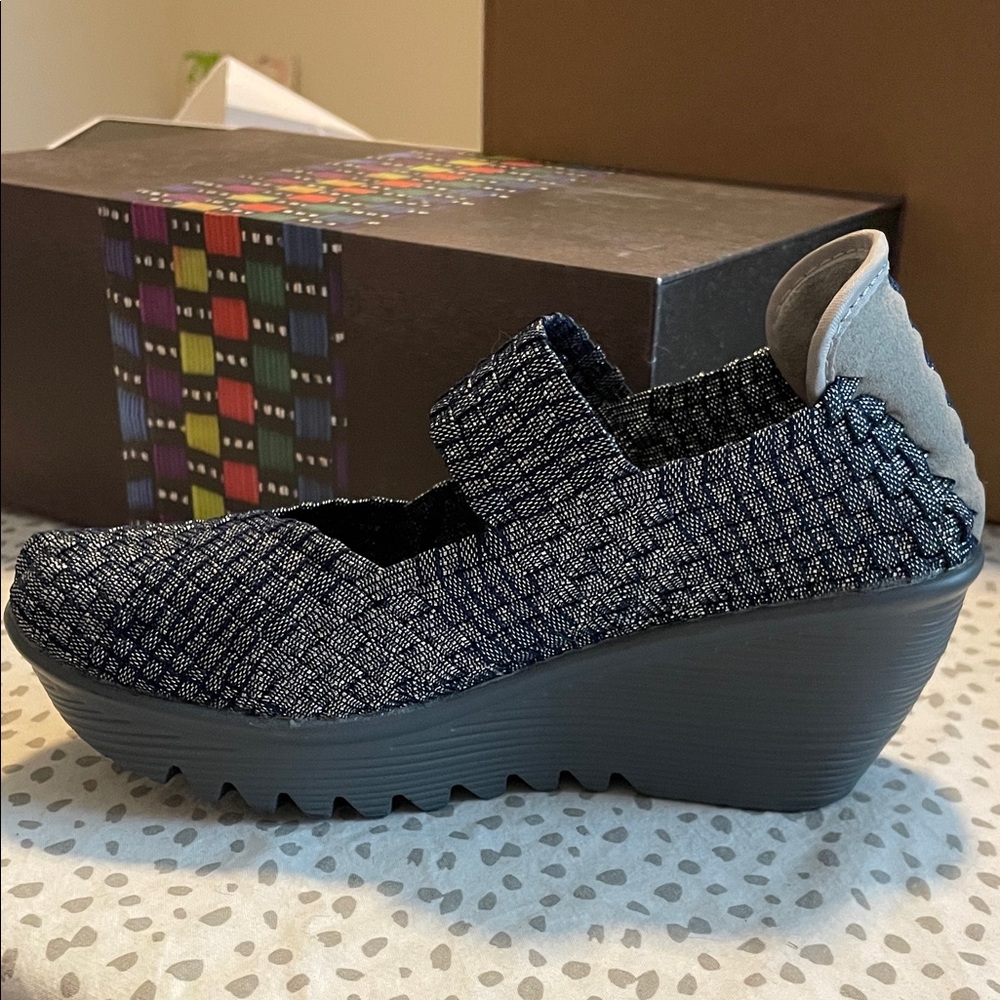 bernie mev. Navy shimmer Wedge Shoes women’s/ girls size 35 NIB